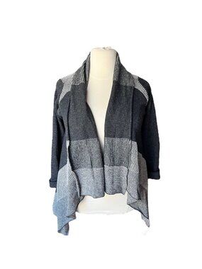 Mercer & Madison Size M Shawl Collar Open Front Lambs Wool Gray Pattered Sweater